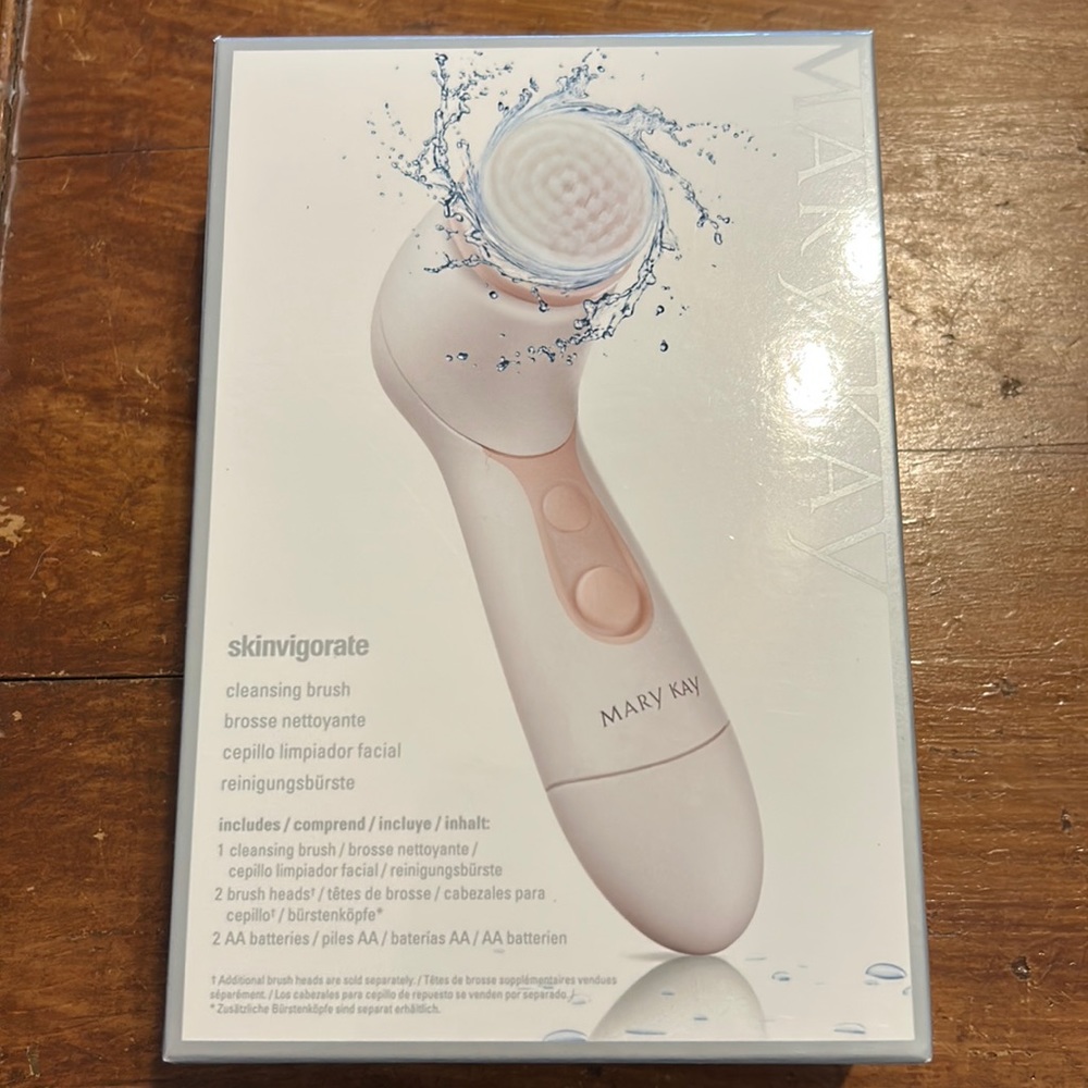 Mary Kay Skinvigorate Cleansing Brush w/2 Brush Heads (Batteries Included) New.